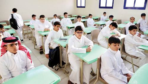 عودة طلبة التعليم العام إلى مقاعد الدراسة 