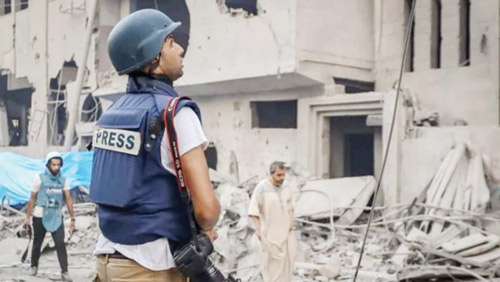 بينهم صحفيون 