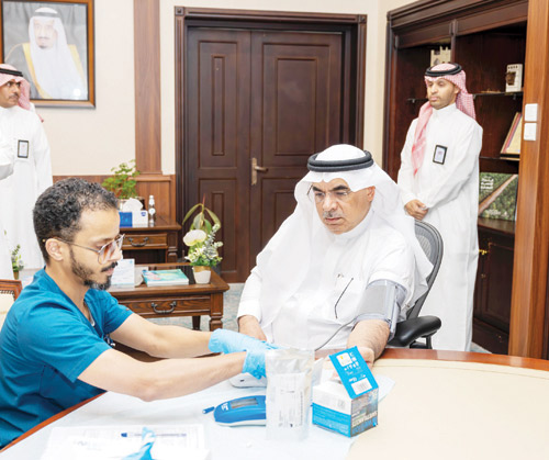 أمين المنطقة الشرقية يشارك في الحملة الوطنية للتبرع بالدم 