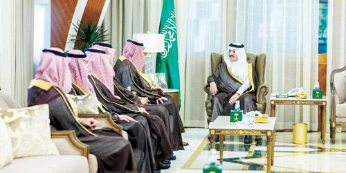 أمير المنطقة الشرقية مستقبلاً وكيل وزارة الطاقة لشؤون الكهرباء