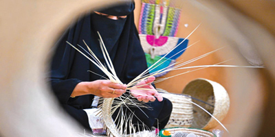 الخوص .. حرفة أصيلة تُعزز حضور أسر القصيم المنتجة 