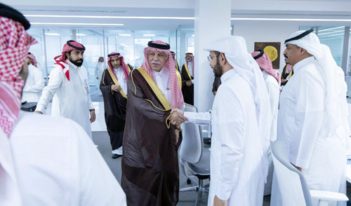 وزير التجارة يقف على أعمال فرع الوزارة بمنطقة عسير 