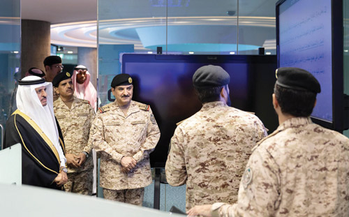 د. الداود يزور مركز القيادة الرئيسي بالحرس الوطني 