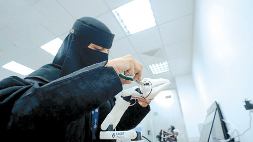 عقول سعودية تطور مشروعات في الذكاء الاصطناعي والروبوتات 