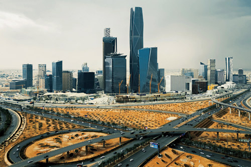 خلال اجتماع تناول تحليلاً لمستجدات الاقتصادات العالمية الكبرى 