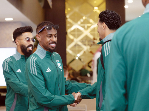 لاعبو الأهلي يلتحقون بالمعسكر مساءً.. واستبعاد أيمن يحيى.. 