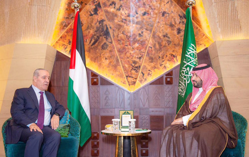 ولي العهد يستعرض مع نائب الرئيس الفلسطيني جهود دعم القضية الفلسطينية 