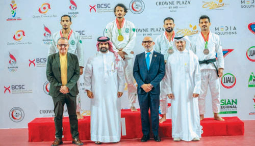 جانب من التتويج