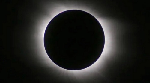 من أطول الخسوفات القمرية الكلية في السنوات الأخيرة 