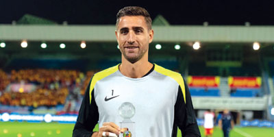 حارس القادسية: شرف لي الفوز بالقفاز الذهبي 