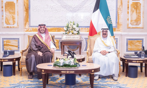  أمير الكويت مستقبلا الأمير تركي بن محمد بن فهد