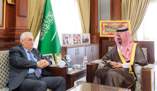 أمير منطقة المدينة المنورة يستقبل القنصل العام لدولة فلسطين بجدة 