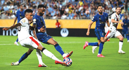  من لقاء الهلال ومانشستر سيتي