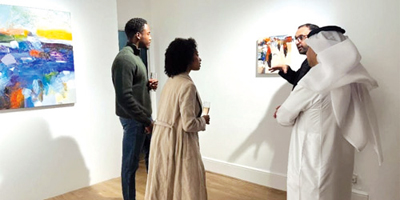 الفن السعودي يفتح آفاق الحوار العالمي عبر المرأة 