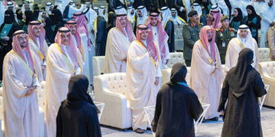 الأمير عبدالعزيز بن سعود يرعى تخريج 555 خريجا من برامج الخدمات الطبية بالداخلية 