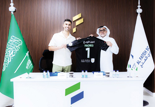 الإسباني فرناندو باتشيكو يحمي شباك الفتح 