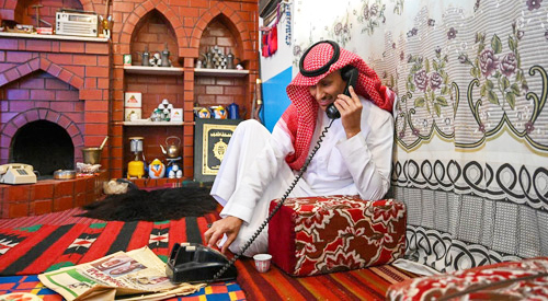 العمراني شاب سعودي شغوف بأصالة الموروث 