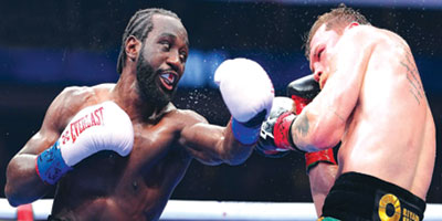 الأمريكي تيرينس كروفورد بطلًا للعالم في وزن فوق المتوسط 