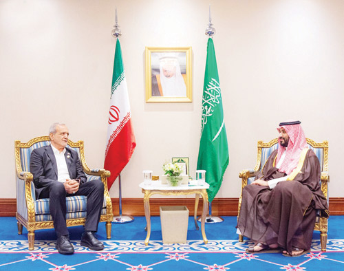  ولي العهد خلال لقائه الرئيس الإيراني