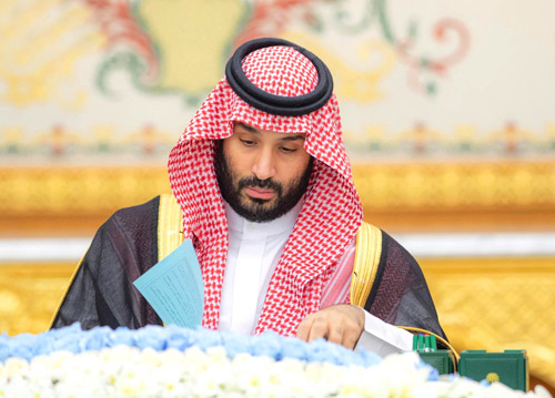 ولي العهد خلال رئاسته مجلس الوزراء في الرياض أمس