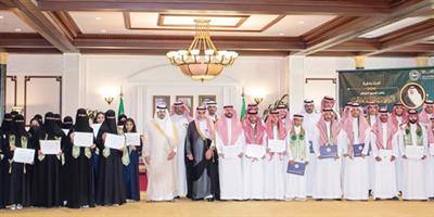 نائب أمير تبوك يكرم الفائزين بجائزة الأميرة صيتة للتميز في العمل الاجتماعي 