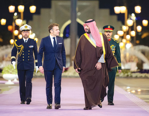  ولي العهد والرئيس الفرنسي في لقاء سابق