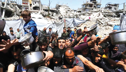 عشرات الشهداء والجرحى في هجمات للاحتلال على القطاع 