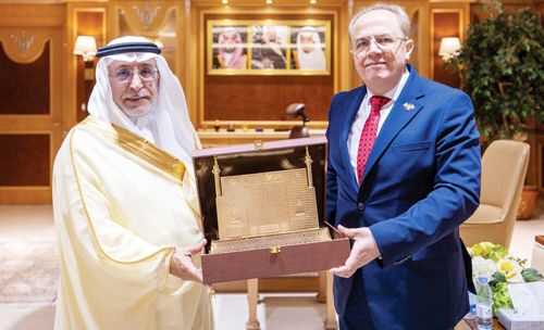 وزير التعليم العالي السوري يزور جامعة الإمام 