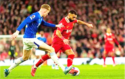 ليفربول يهزم إيفرتون في الدوري الإنجليزي 