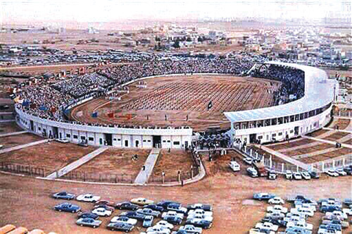 الملاعب.. من «ترابية» بدائية إلى «منشآت معمارية» مبهرة 