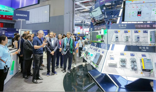 وزير الصناعة يشهد توقيع (3) اتفاقيات لتوطين صناعة الطيران بالمملكة 