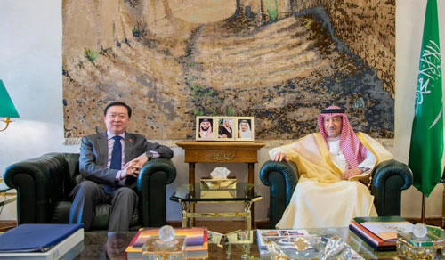 م. الخريجي يستعرض مع السفير الصيني تعزيز العلاقات 