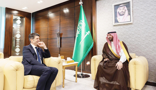 وزير الحرس الوطني يستقبل السفير الفرنسي 