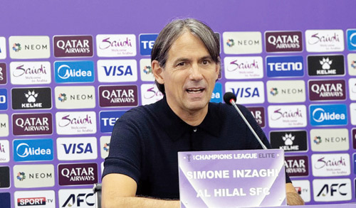  إنزاغي خلال المؤتمر الصحفي