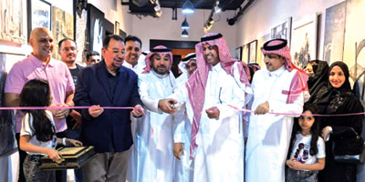 «ما بين الأبيض والأسود» معرض تشكيلي على شرف محمد آل صبيح في جدة 