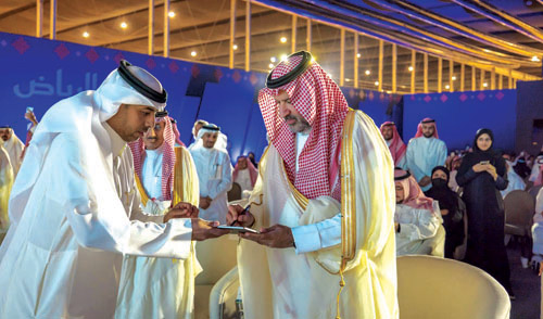 الأمير فيصل بن سلمان يرعى تدشين مشروع تحقيق «تاريخ الطبري» 