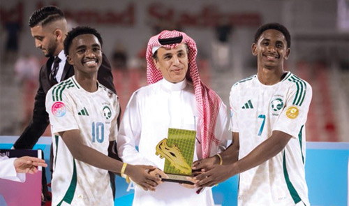 الدكتور خالد المقرن يتوج وليد النور وعبدالرحمن سفياني بكأس الهداف