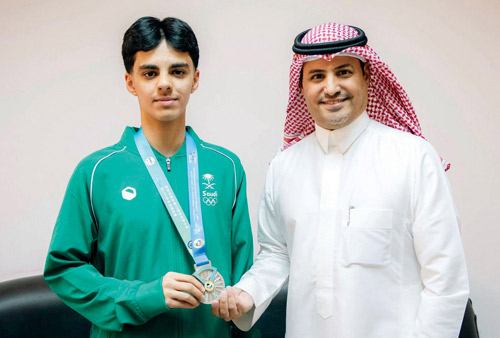 الزميل المطيري مع البطل السعودي