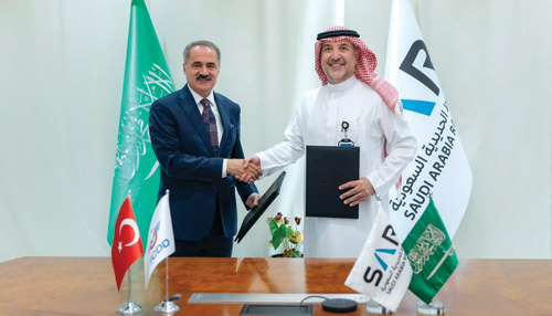 د. بشار المالك يوقع الاتفاقية مع رئيس مجلس إدارة السكك الحديدية التركية