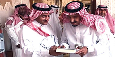 د. راشد بن محمد بن عساكر مؤرّخ العارض يغرفُ من بحر وينحتُ في صخر معاً 