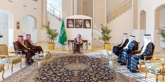 وزير الخارجية والقناصل خلال تأدية القسم