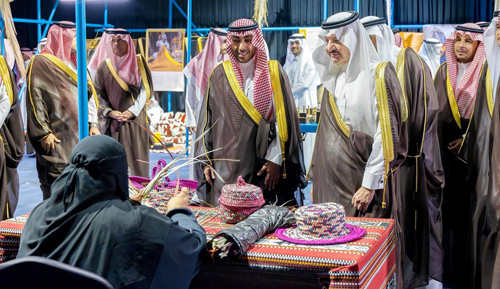  الأمير سعود بن نايف مفتتحا معرض الشرقية للحرف اليدوية