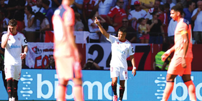 برشلونة يتلقى خسارة ثقيلة أمام إشبيلية 