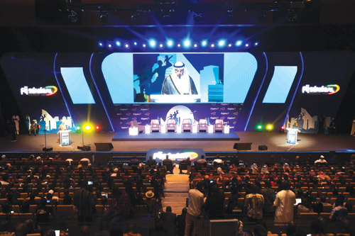 نيابة عن ولي العهد.. شارك في منتدى الاستثمار في داكار 