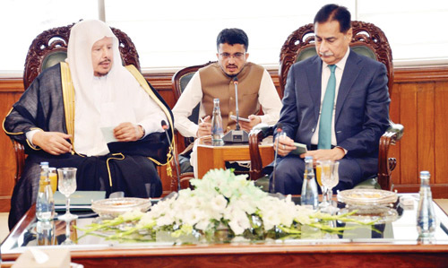آل الشيخ بحث مع رئيس الجمعية الوطنية الباكستانية تعزيز التعاون البرلماني 