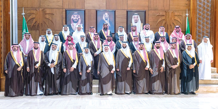 أمير المنطقة الشرقية مستقبلا منسوبي فرع «الموارد البشرية»