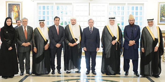 آل الشيخ يبحث مع رئيس وزراء باكستان تعزيز العلاقات الثنائية 