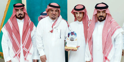 أكاديمية مهارة بالقصيم تحتفي برئيس الخلود السابق محمد الخليفة 