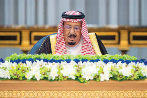 خادم الحرمين الشريفين خلال ترؤسه جلسة مجلس الوزراء