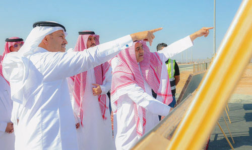 وزير النقل يطلع على مشروع التوسعة بمطار الملك سعود بالباحة 